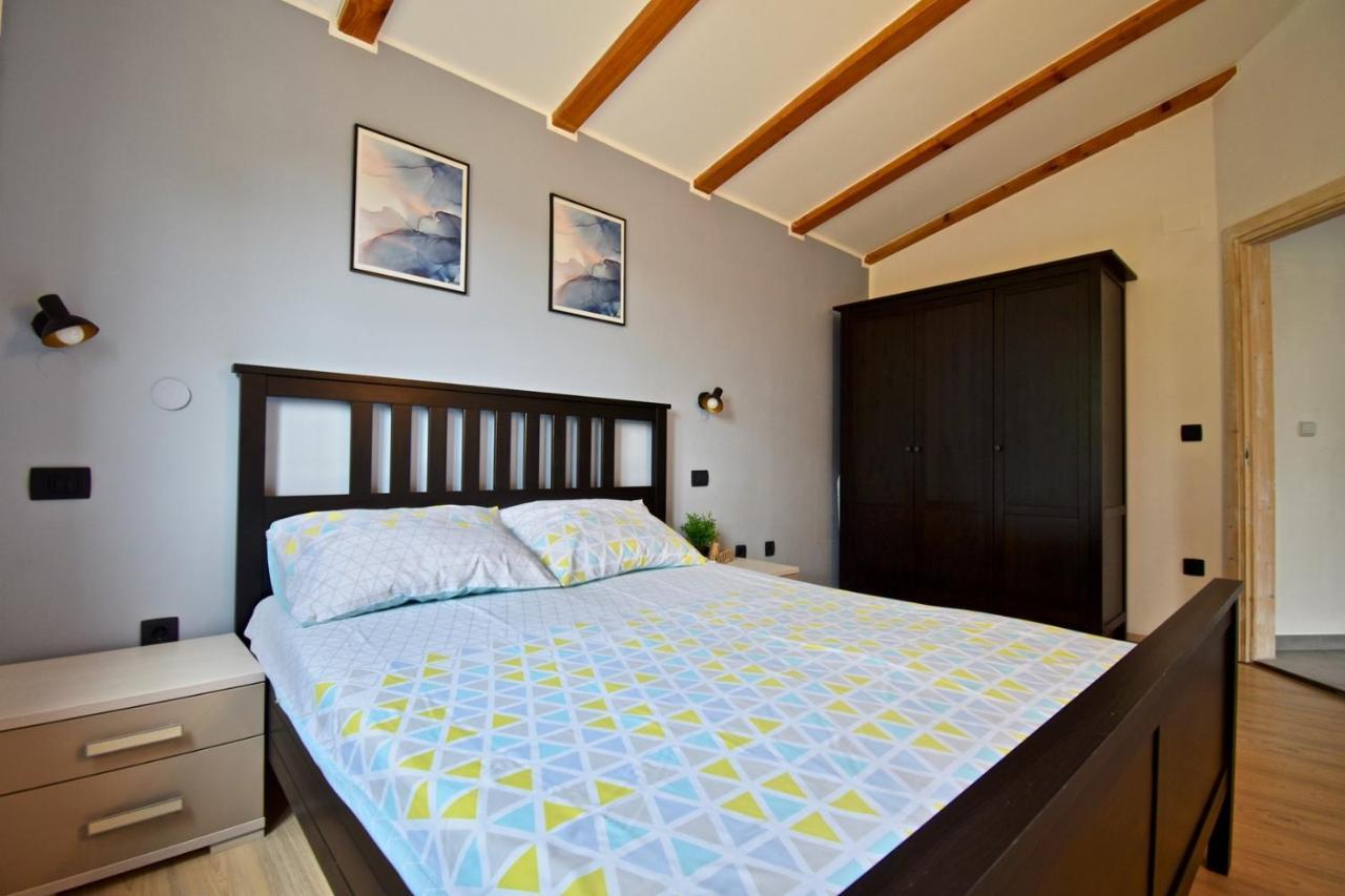 מדולין Relaxing Holiday House With Terrace Sea View מראה חיצוני תמונה