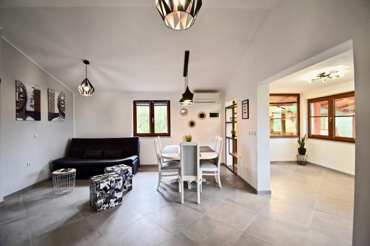 מדולין Relaxing Holiday House With Terrace Sea View מראה חיצוני תמונה
