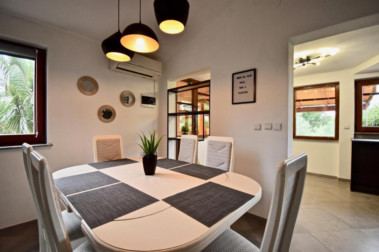 מדולין Relaxing Holiday House With Terrace Sea View מראה חיצוני תמונה