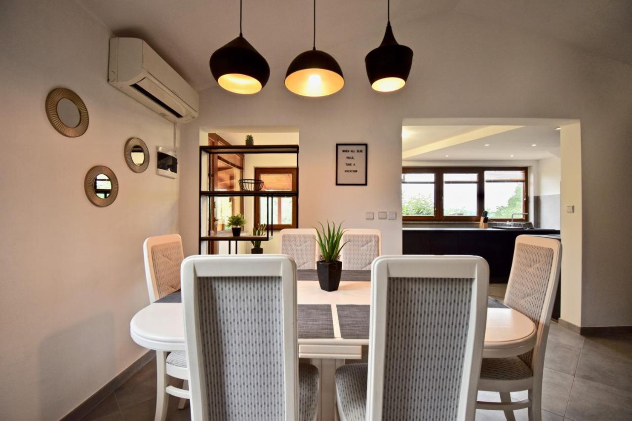 מדולין Relaxing Holiday House With Terrace Sea View מראה חיצוני תמונה